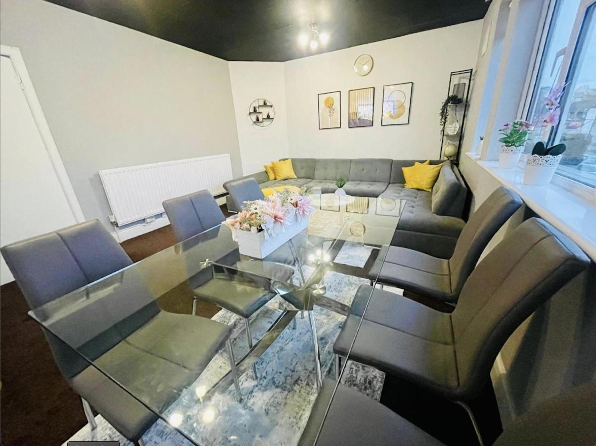 Sleeps 8 3 Bed Parking Nec Jlr Nia Airport Apartment Birmingham