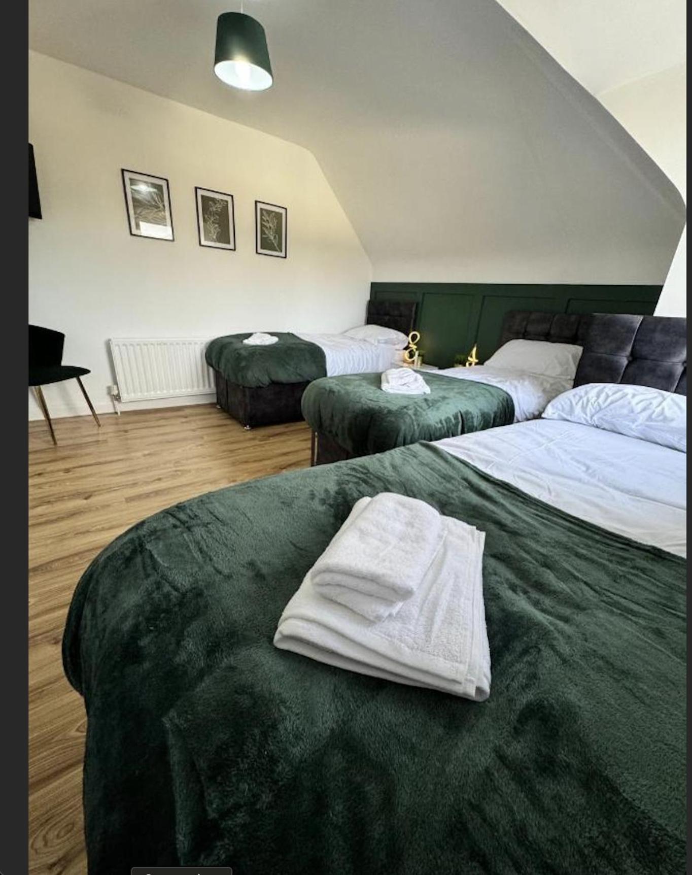 Sleeps 8 3 Bed Parking Nec Jlr Nia Airport Apartment