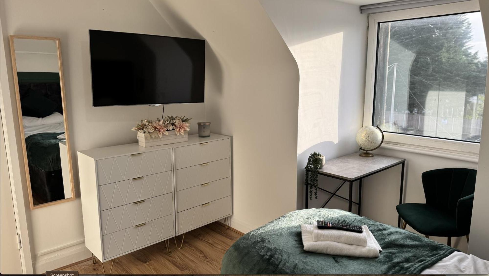 Sleeps 8 3 Bed Parking Nec Jlr Nia Airport Birmingham