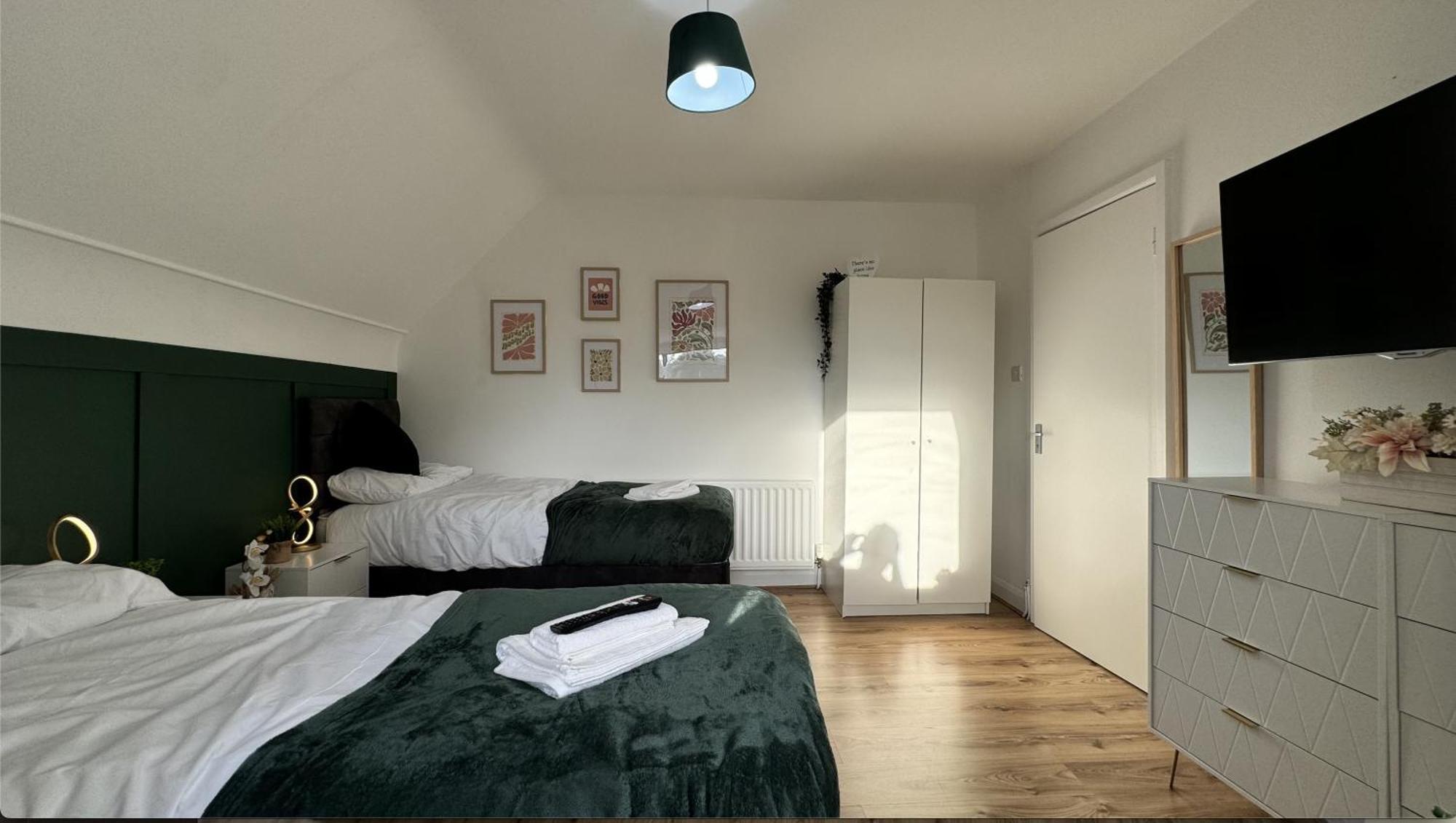 Apartment Sleeps 8 3 Bed Parking Nec Jlr Nia Airport