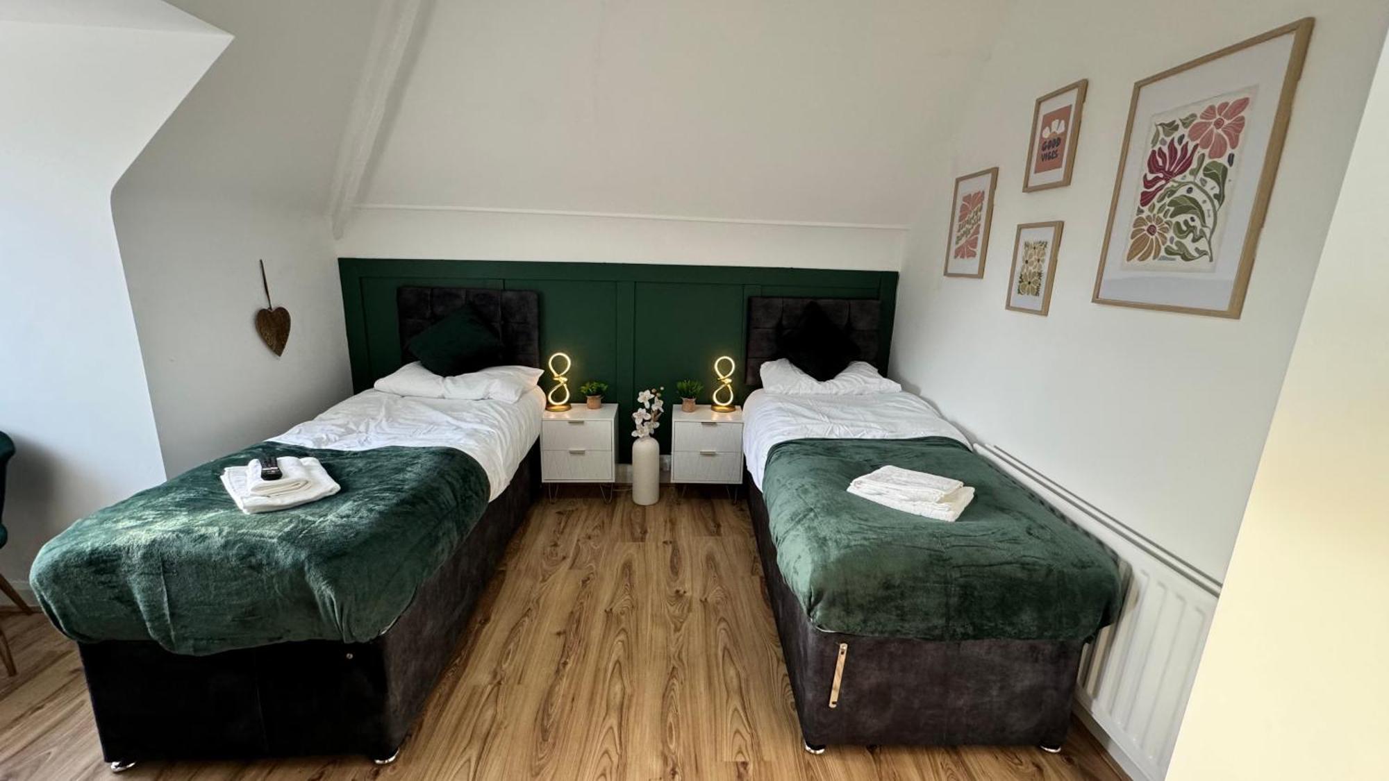 Apartment Sleeps 8 3 Bed Parking Nec Jlr Nia Airport Birmingham