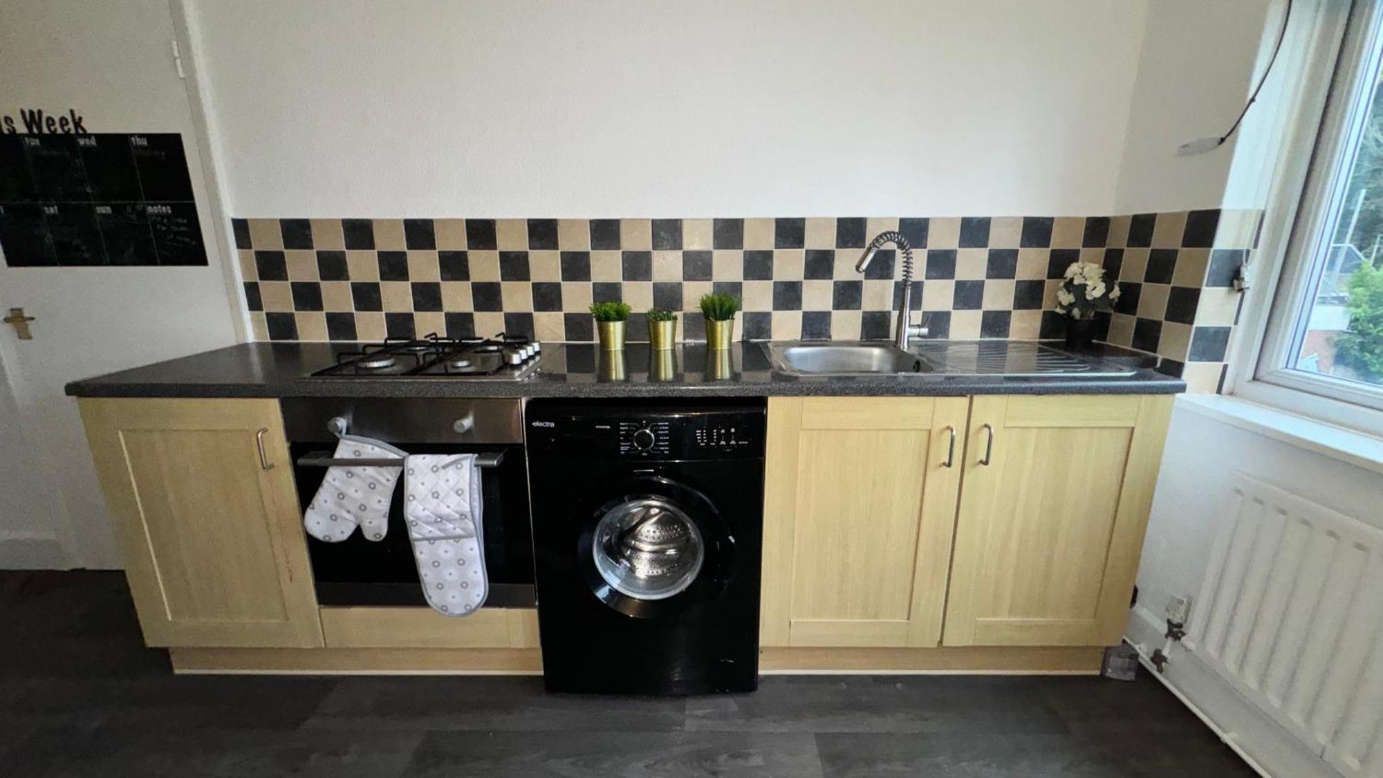Sleeps 8 3 Bed Parking Nec Jlr Nia Airport Apartment